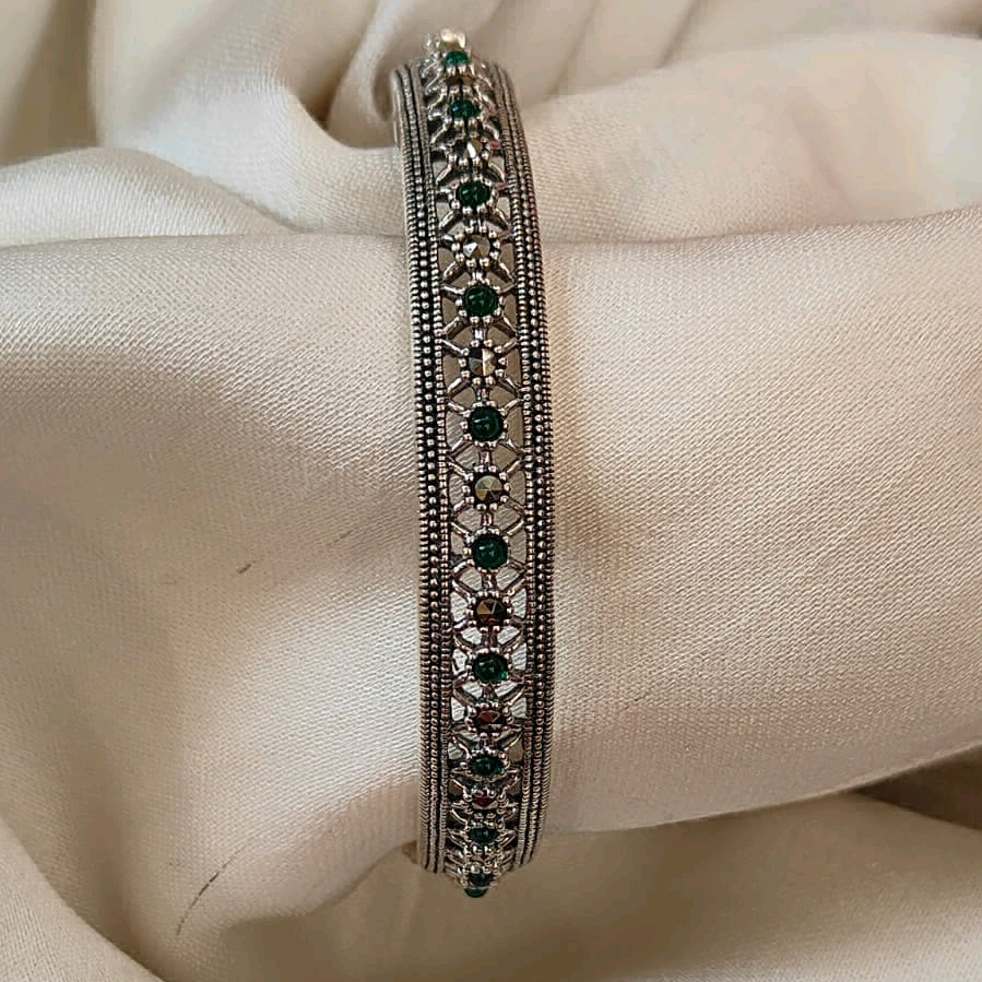 Gia Green Stone Marcasite Kada